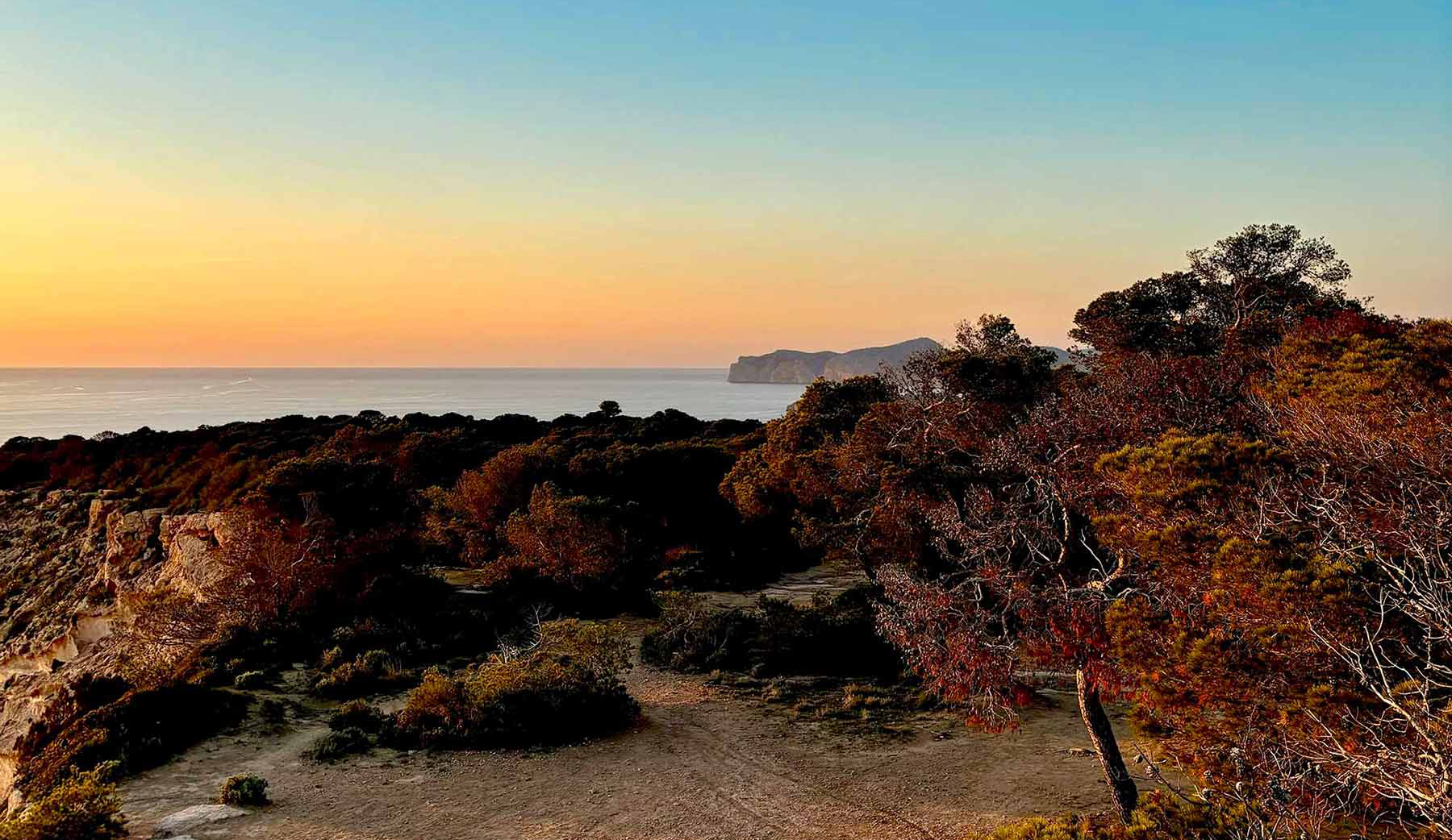 mallorca-bunker-sunset-hero